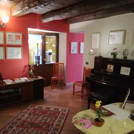 Alojamento de Acomodação e Pequeno-almoço Casa Asso Di Coppe Alba (Piedmont)